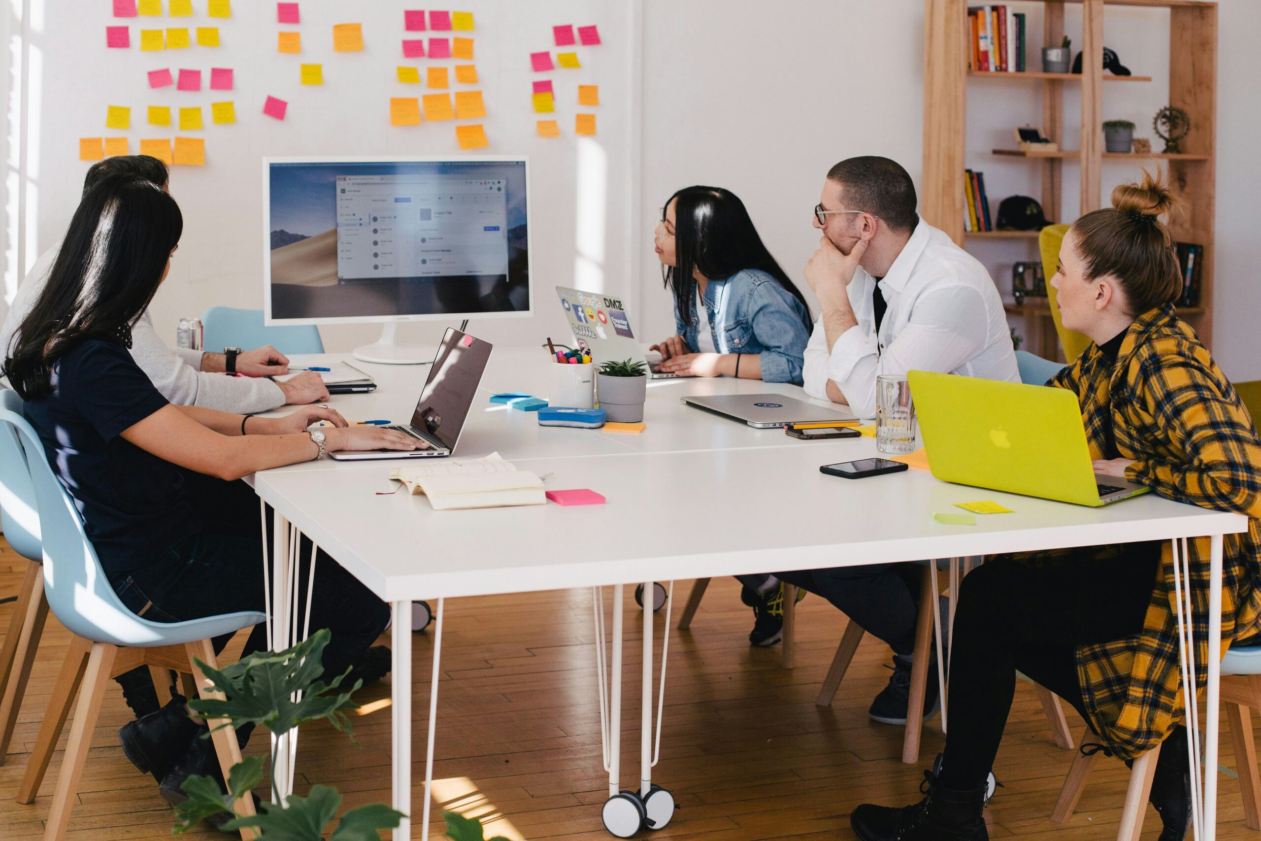 Measure the impact of the digital space on your brand health